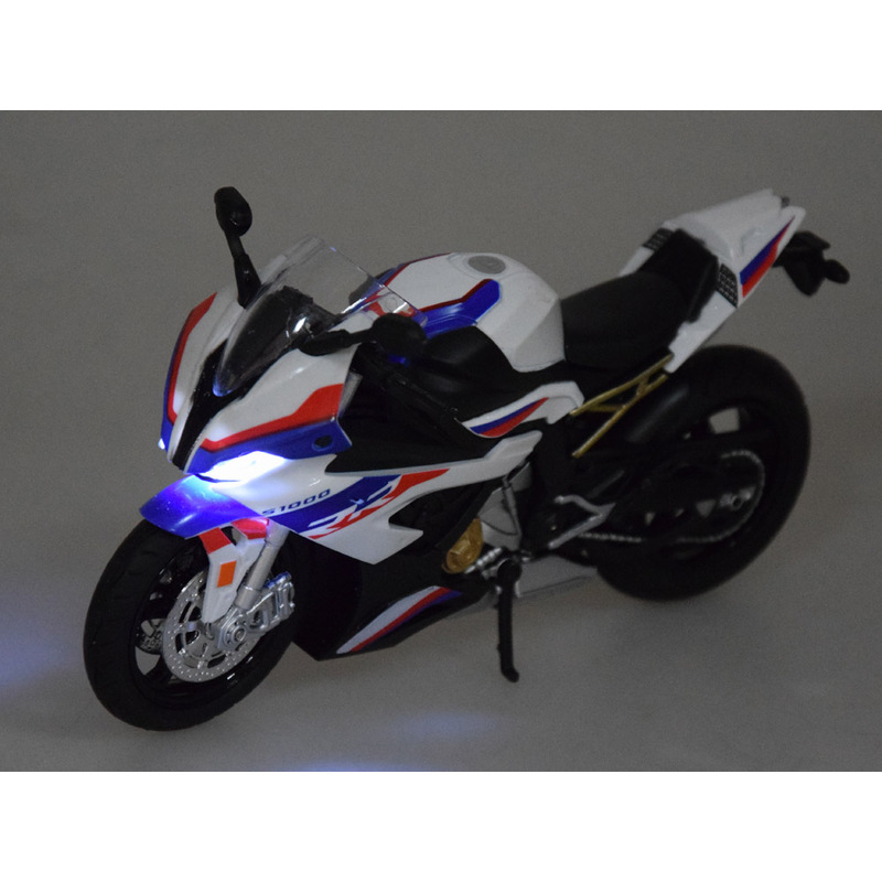 Mootorratta mudel BMW S1000RR valge