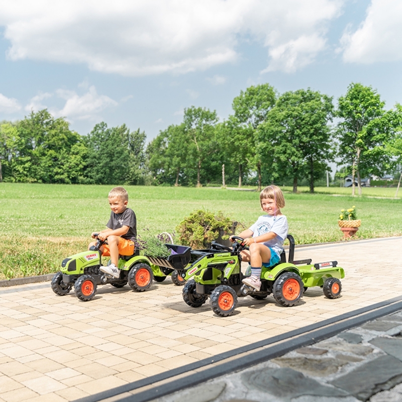 Minam traktor koos küna ja haagisega, roheline