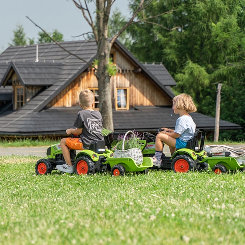 Minam traktor koos küna ja haagisega, roheline