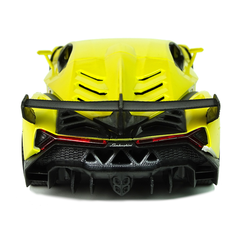 Lamborghini Veneno kaugjuhitav sportauto, kollane